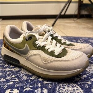 Nike Airmax Motif Sneakers